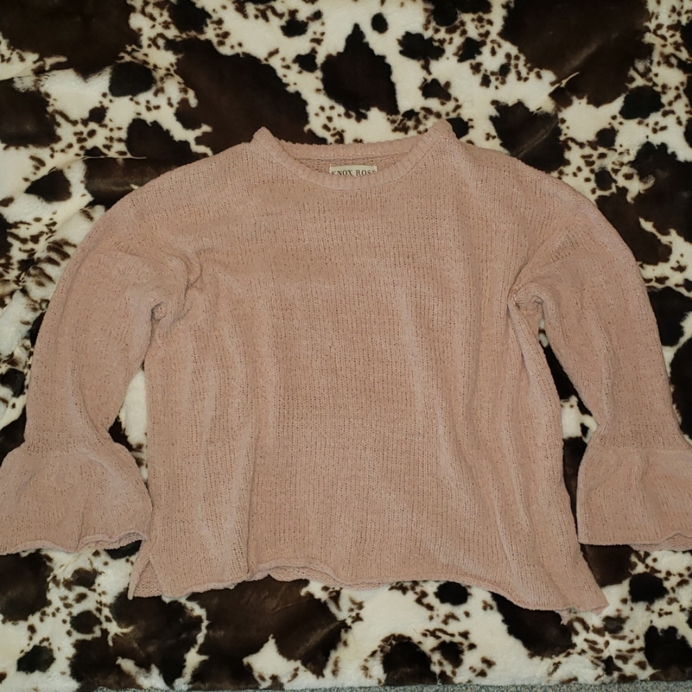 Bell sleeved light pink sweater